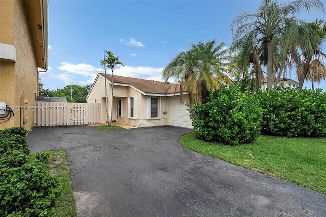 Building Photo - 681 Thornridge Ave