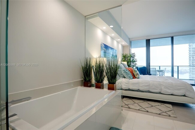 Building Photo - 650 NE 32nd St