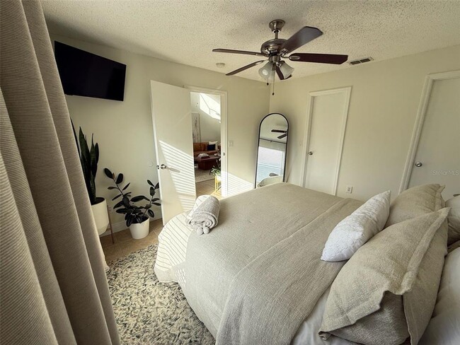 Building Photo - 14345 Island Cove Dr