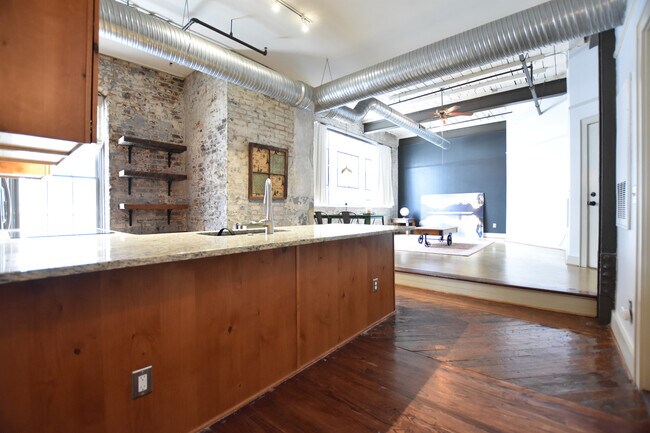 Building Photo - Stunning  2 Bedroom Loft @ Piedmont Leaf Lofts in Innovation Quarter!