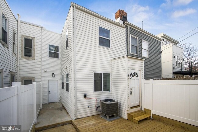 Building Photo - 1411 Montello Ave NE