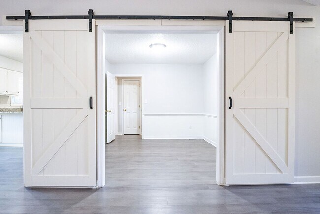 Building Photo - Spacious 3BR on Oversized Fenced Lot | GREAT PRICE!