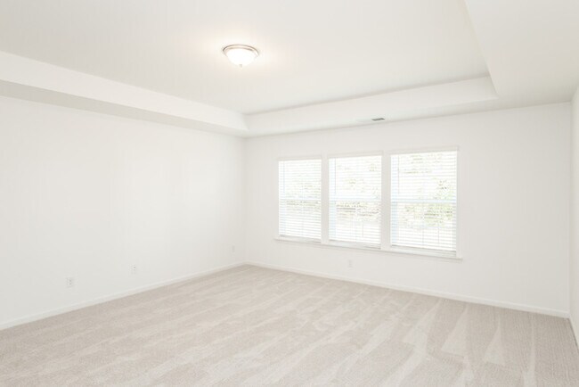 Building Photo - Beautifully designed 3-bedroom, 2.5-bath end-unit townhome in Suwanee