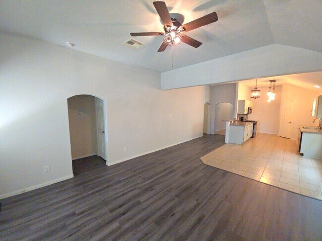 Building Photo - 3103 Thicket Path Way