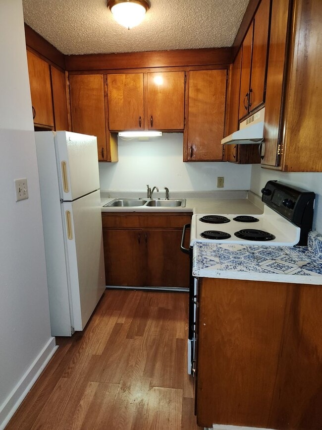 Building Photo - 1-bedroom 1 bath Ground Level Apartment