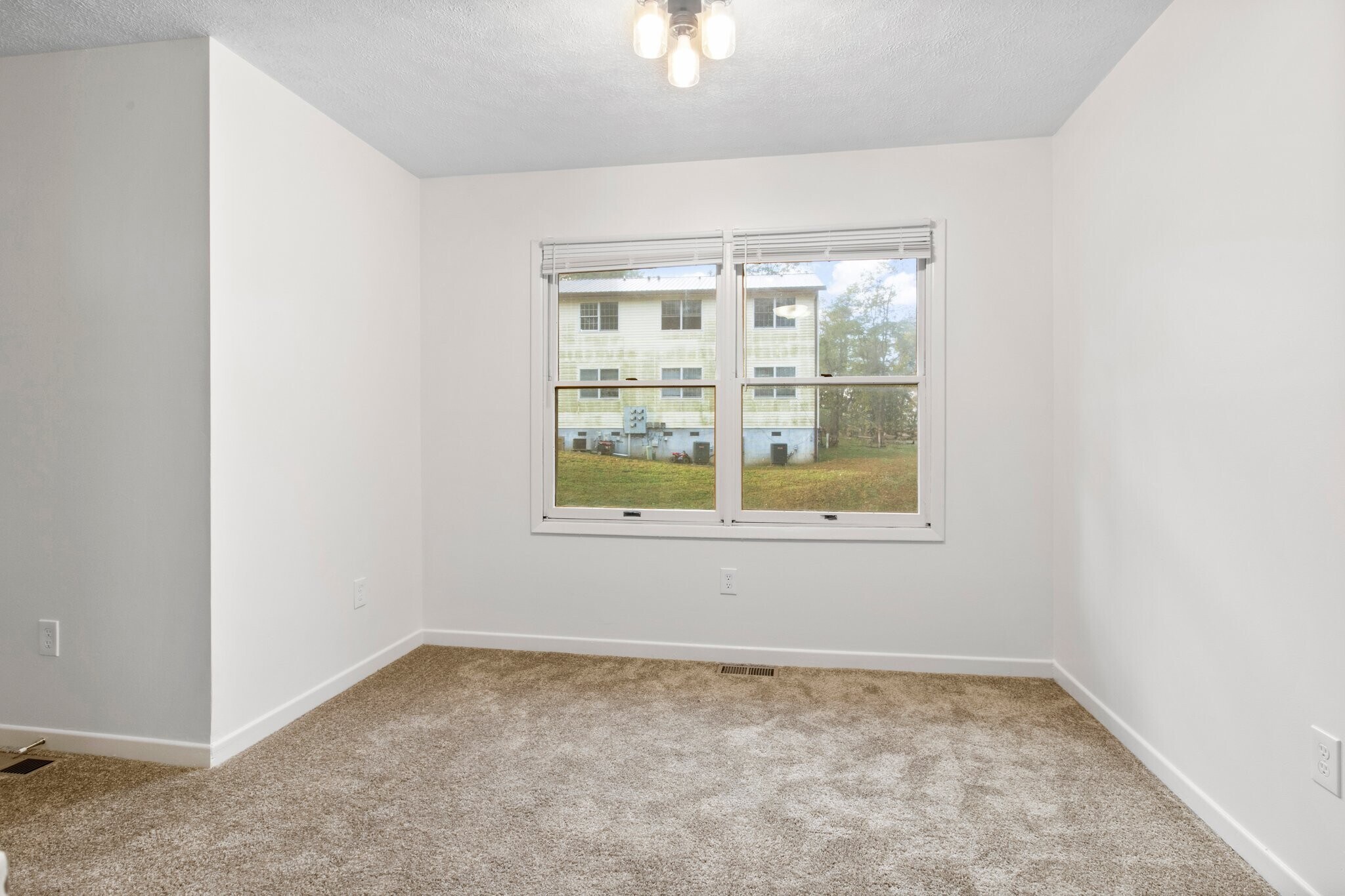 Building Photo - 3 W Rosecrest St