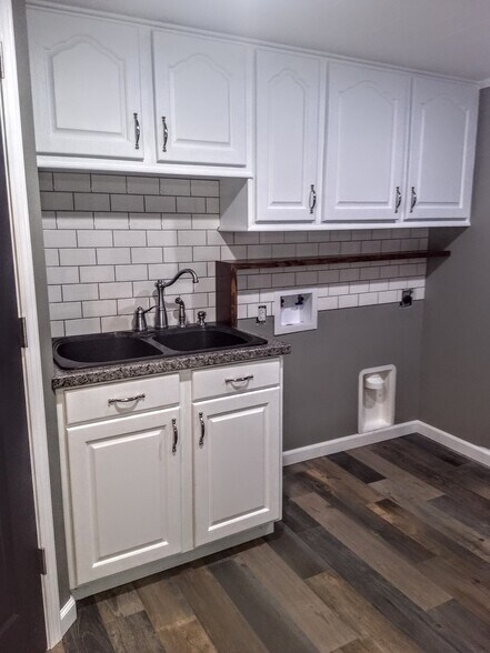 Building Photo - 16351 Petro Dr