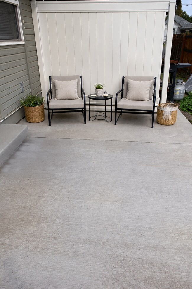 Building Photo - Pra3402