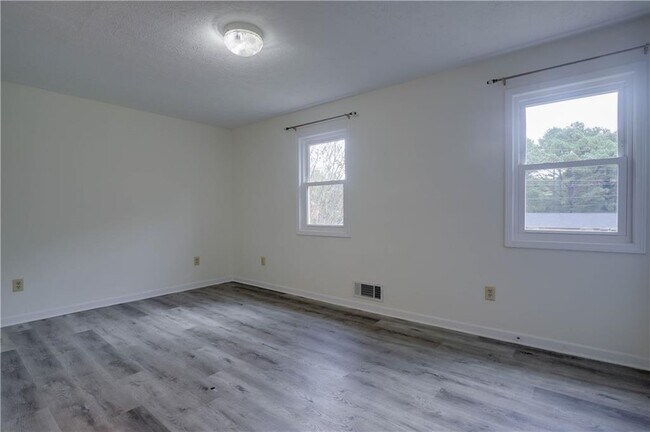 Building Photo - 304 Lexington Dr
