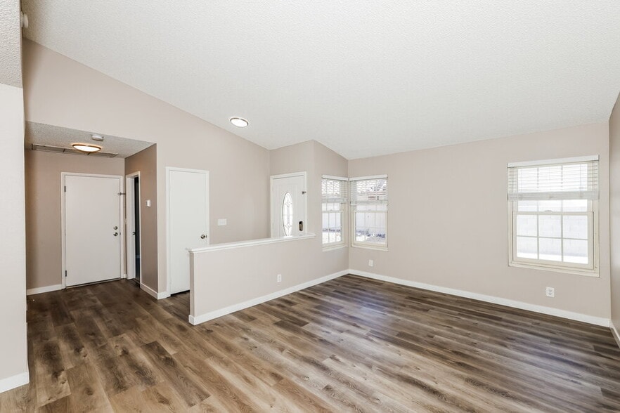 Building Photo - 601 Freeburg Pl