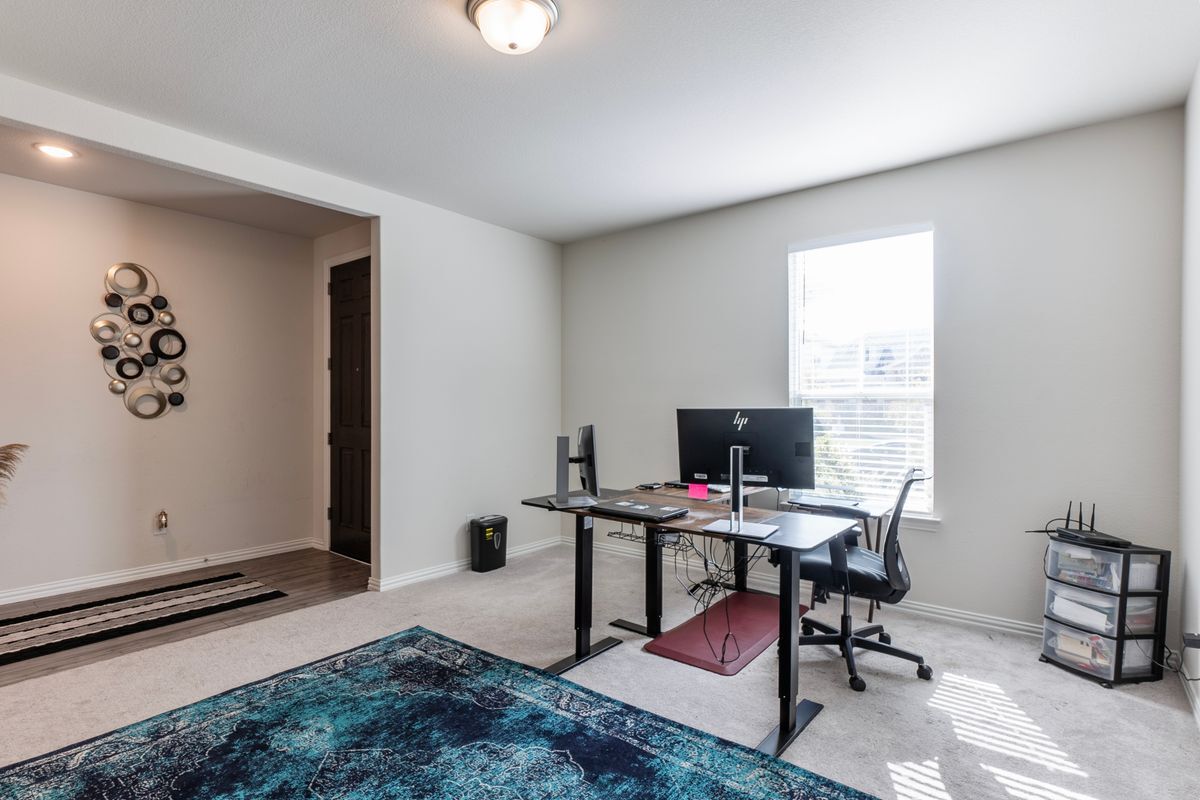 Building Photo - 2424 Coyote Way