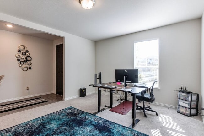 Building Photo - 2424 Coyote Way