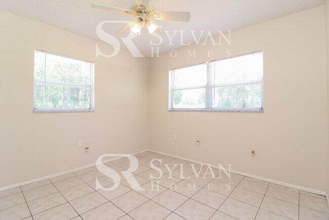 Building Photo - Enjoy one-level living at its best