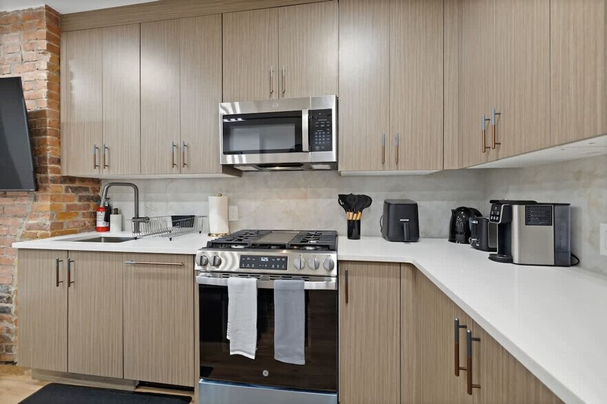 Building Photo - 115 Franklin St