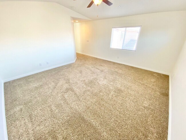 Building Photo - Inviting home with relaxing backyard spa in desirable Henderson location