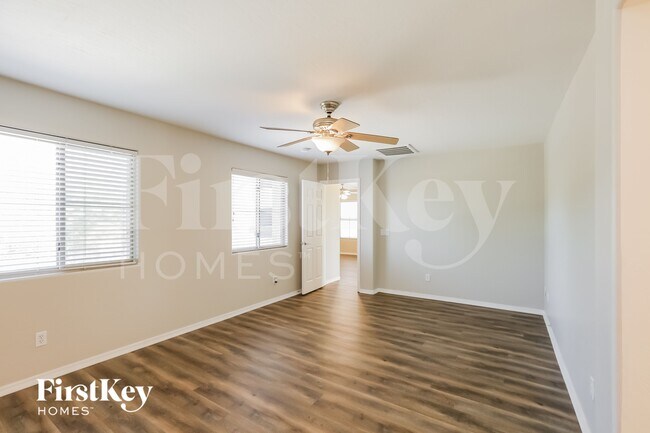 Building Photo - 1909 S Starling Dr