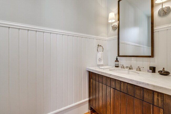 Building Photo - 6256 Dry Creek Rd