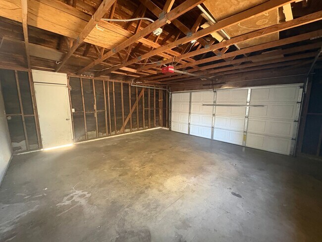 Building Photo - 947 W Seeger Ave