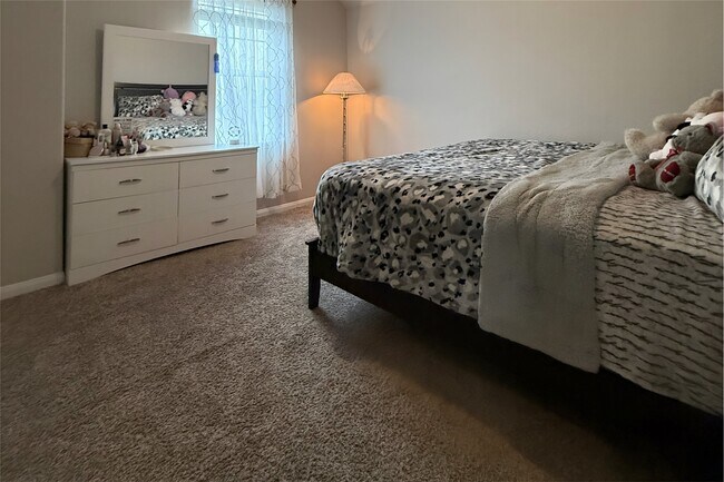 Building Photo - 5747 Cerrillos Dr