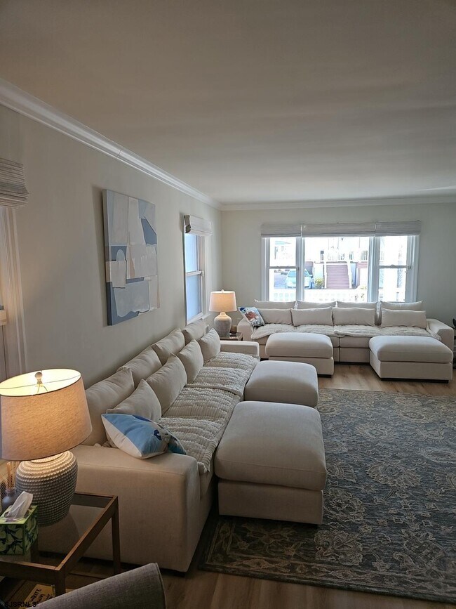 Building Photo - 107 S Dover Ave