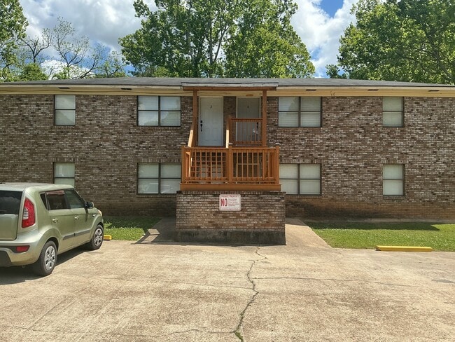 Building Photo - 516 Summit St