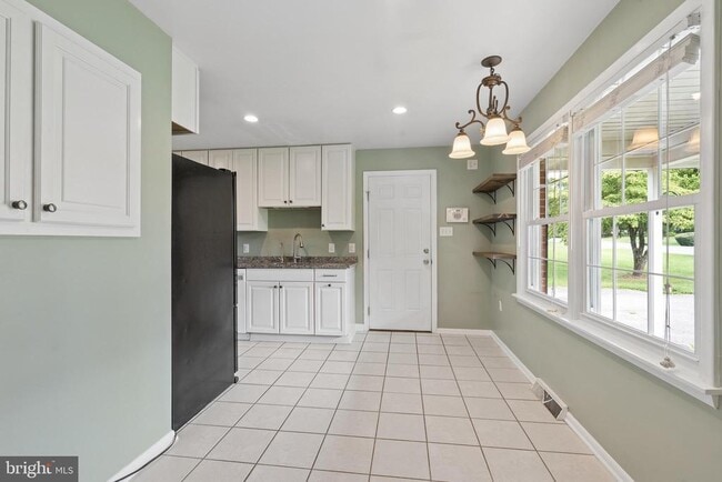 Building Photo - 8109 Broadview Dr