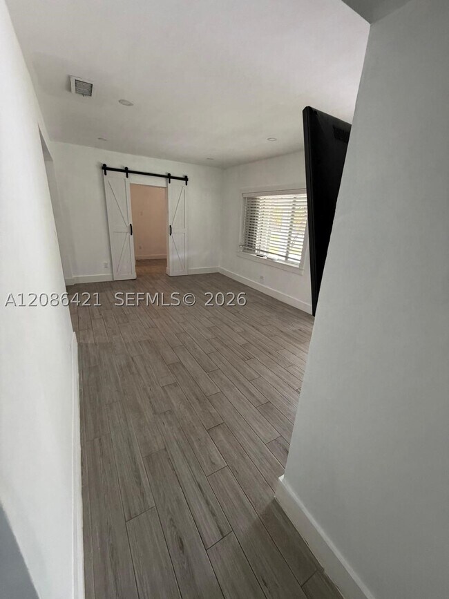 Building Photo - 1250 Wren Ave