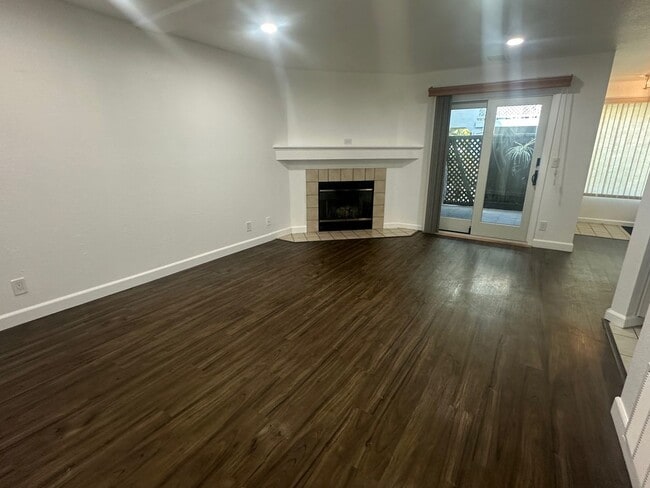Building Photo - Spacious 2-Bedroom, 2-Bath Condo – Fully R...
