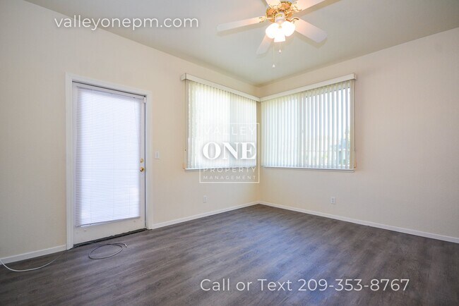 Building Photo - Well-Maintained Single Story Home in Desir...