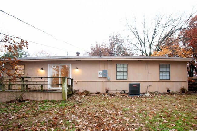 Building Photo - 513 Nan Cir