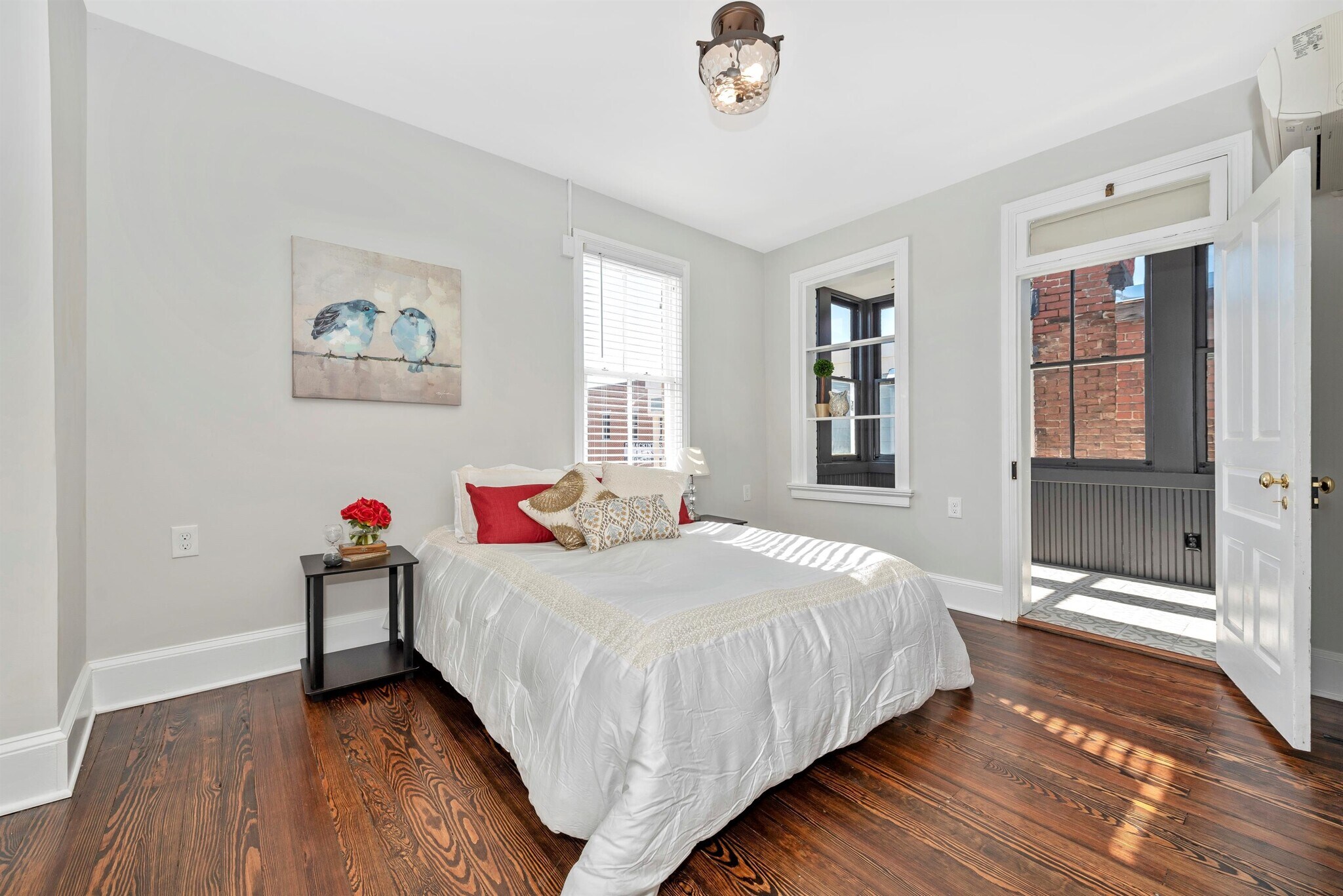 Building Photo - 6 W 4th St