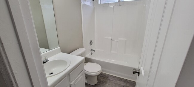 Building Photo - 118 Crystal Brook