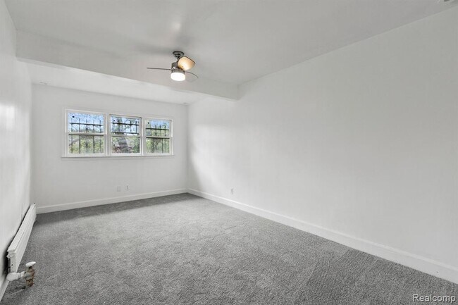 Building Photo - 18030 Santa Barbara Dr