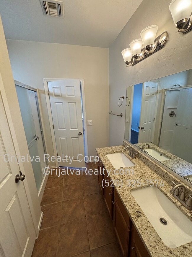 Building Photo - Rancho Sahuarita 3 BD, 2 BA House for Rent...