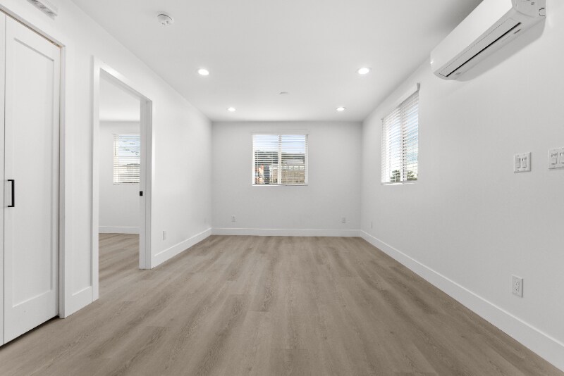 Building Photo - 232 N Hollywood Way