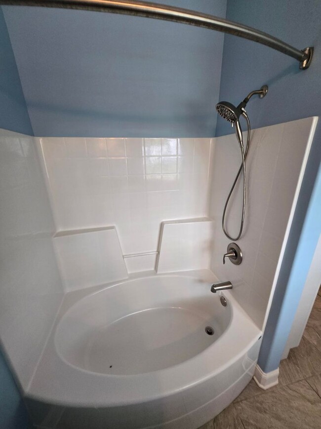 Building Photo - Luxury 4-Bedroom Home with Outdoor Oasis i...