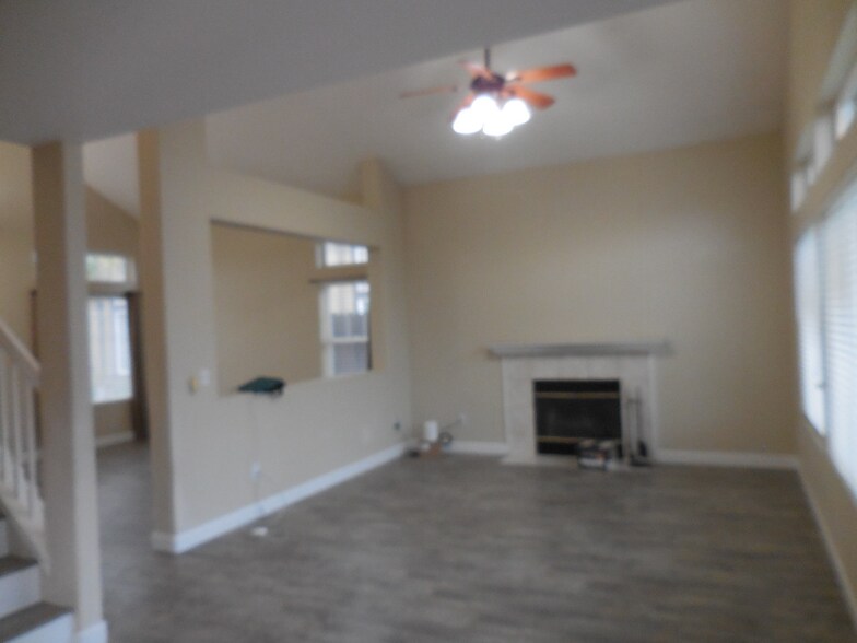 Building Photo - 1048 Freshwater Ct