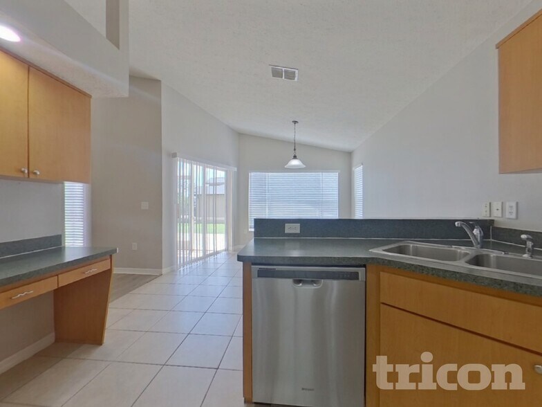 Building Photo - 7956 Floradora Dr