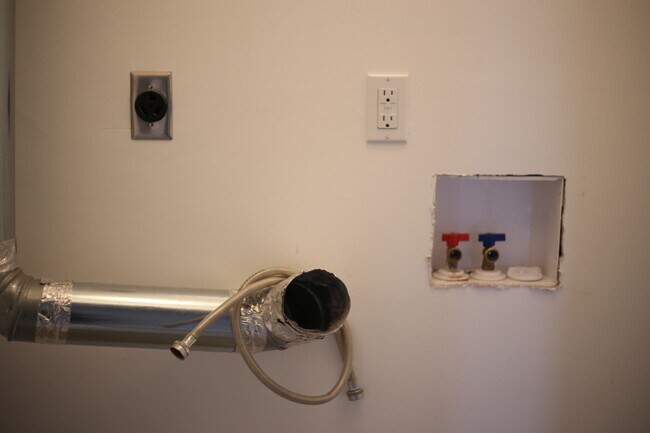 Building Photo - 347 Prestley Rd