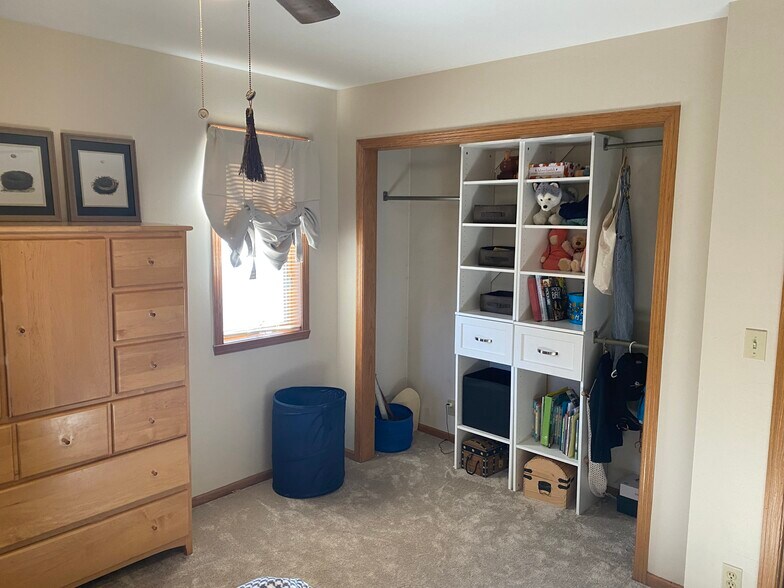 Building Photo - 619 Wellington Dr