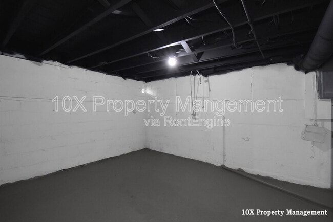 Building Photo - 332 Lechner Ave