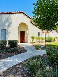 Building Photo - Gorgeous Completely Remodeled Single Story 2bed/2 bath Condo in Davis