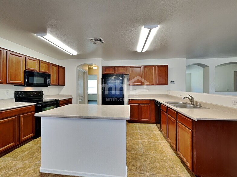 Building Photo - 2992 W Belle Ave