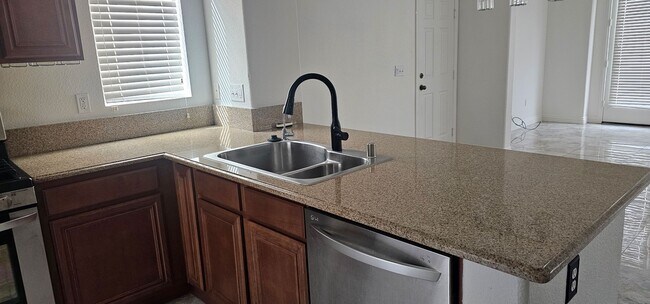 Building Photo - Beautiful 2 bedroom home for rent