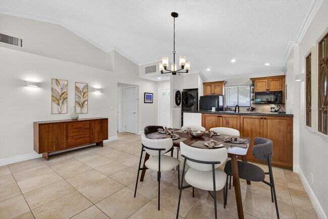 Building Photo - 119 Club Dr