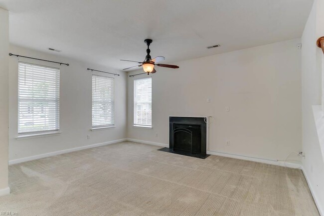 Building Photo - 528 Normandy St