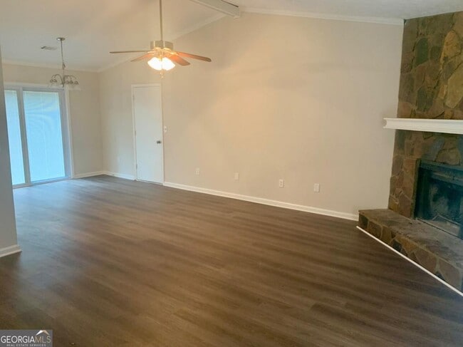 Building Photo - 5663 St Thomas Dr