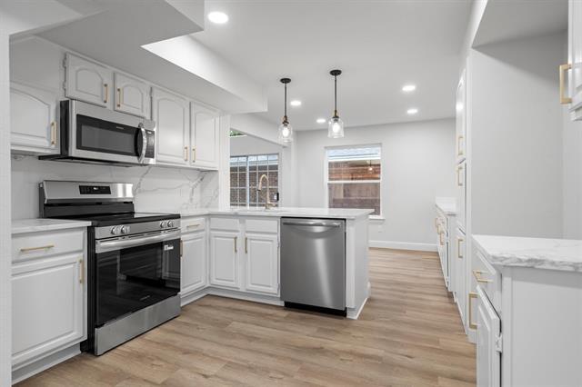 Building Photo - 9424 Blue Jay Way