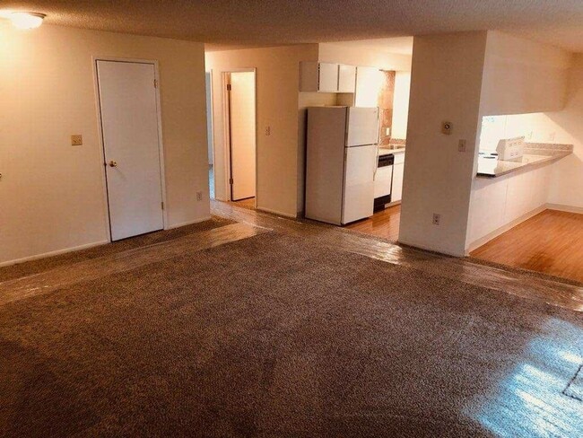 Building Photo - Mission East Apts 2 br/1 bath ground floor...
