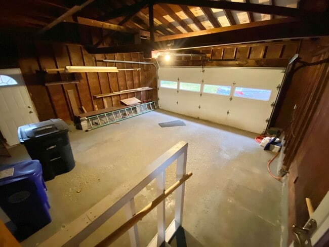 Building Photo - 4 Bedroom Home in Burlington VT Available 1/1/26!